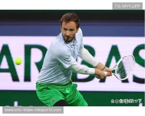 网球天才连续扣杀吓坏对手