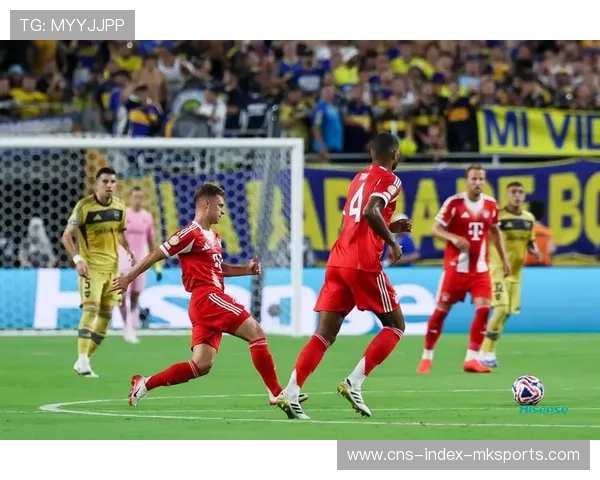 拜仁整体推进如风，凯恩禁区内抓住所有缝隙