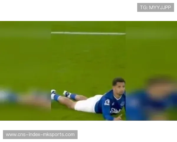 多特雷纳斜线传球助攻锋线顺势破门，完美演绎足球场上的精彩瞬间