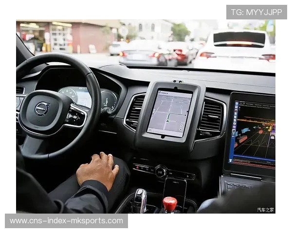 维斯塔潘专注微调方向盘设置 维斯塔潘专注微调方向盘设置