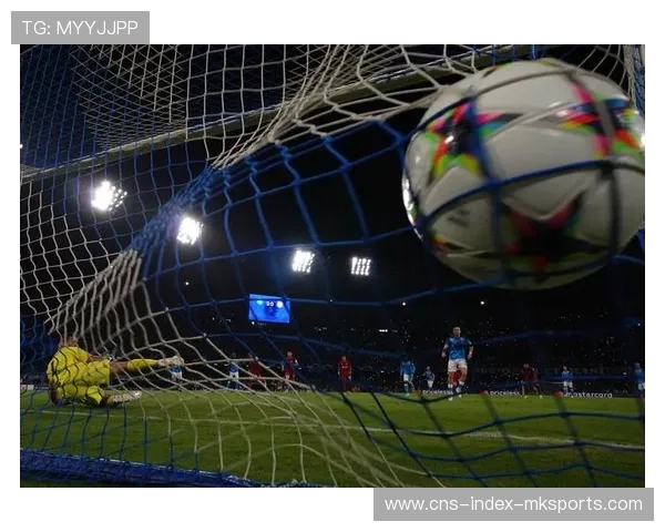 那不勒斯泽林斯基积蓄力量一脚远射震撼球场