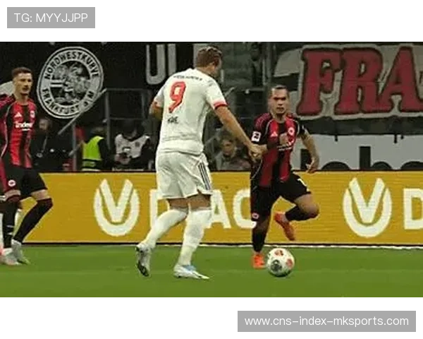 拜仁慕尼黑反击展开，凯恩完成射门