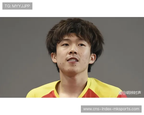 王楚钦绕柱弧圈得分激起全场惊叹